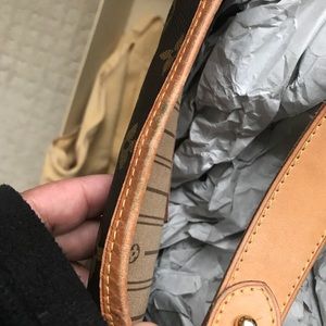 Louis Vuitton extra photos
